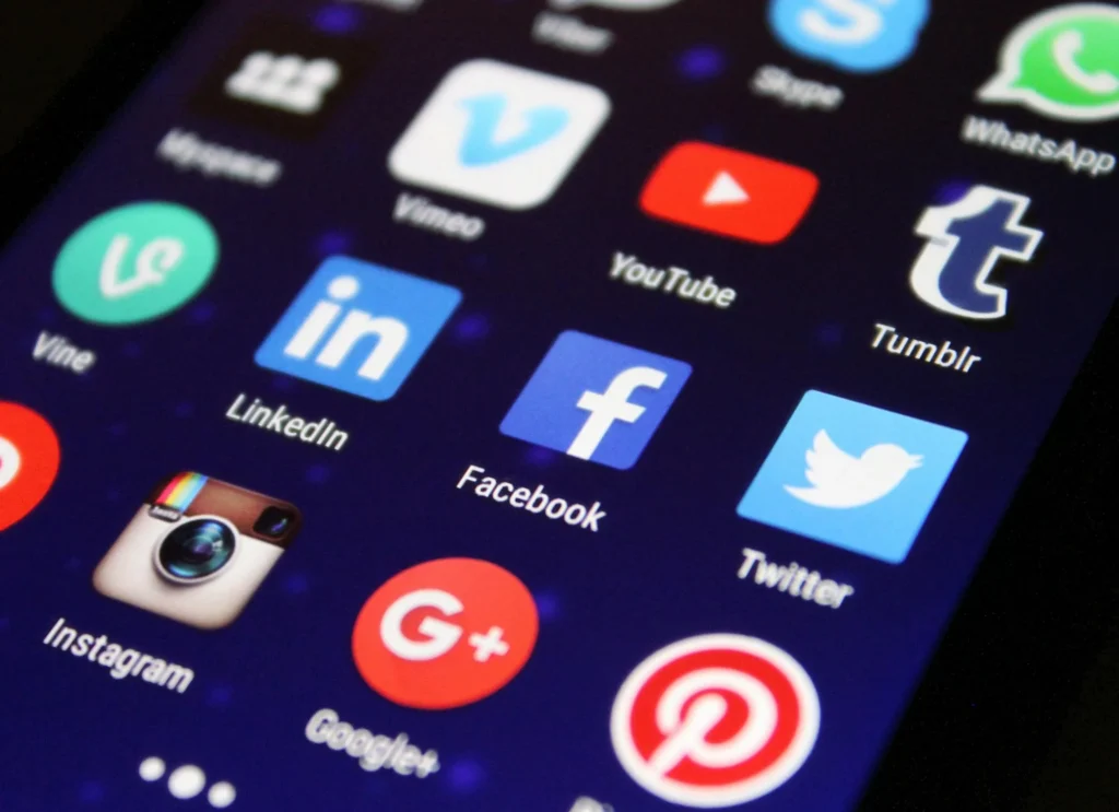 Η Σκοτεινή Πλευρά των Social Media: Όταν η Επιρροή Καταστρέφει Ζωές
